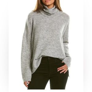 Splendid wool T sweater in size Large